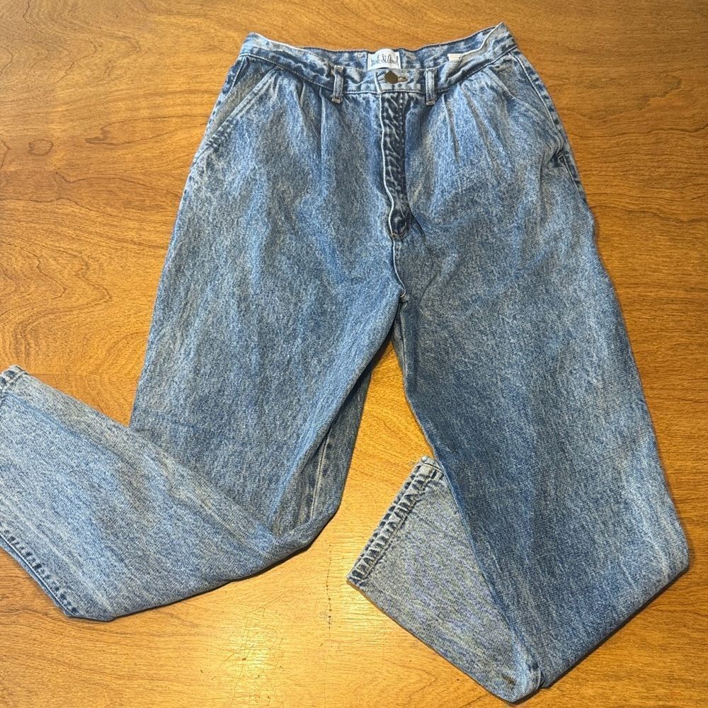 Nicole St Cloud 1990’s Style High Rise Mom Jeans